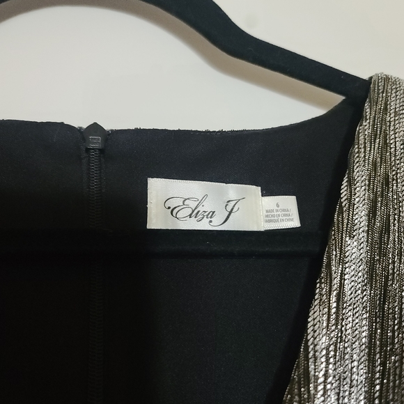 Eliza JV-Neck Metallic Belted Gown - Picture 9 of 13